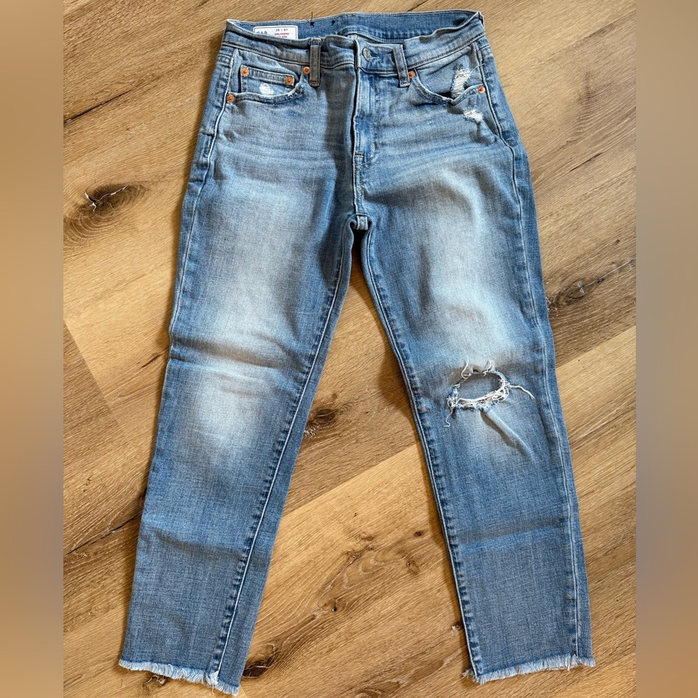 Gap Girlfriend Mid-Rise , Size 0, 25
